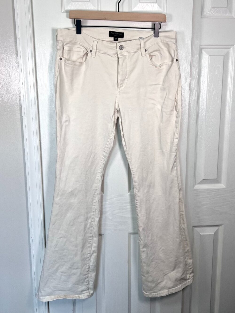 Banana Republic Factory Bootcut Jeans Cream Size 32